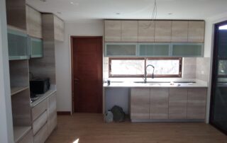 vista interior cocina de casa modular Olmué